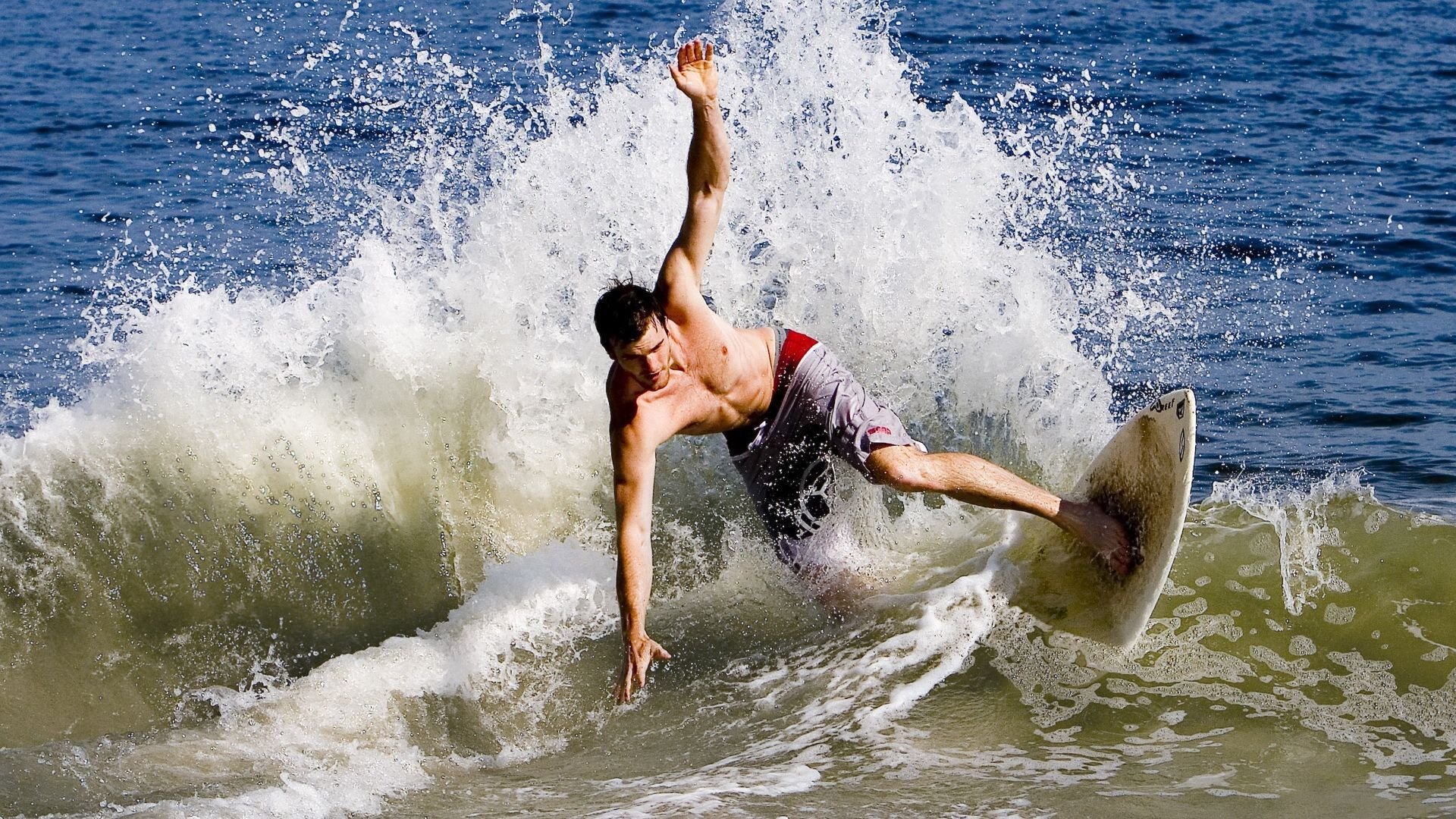 黄蜂对阵吉林队，当利拉德赛后评分拉满，我们到底在为什么欢呼？